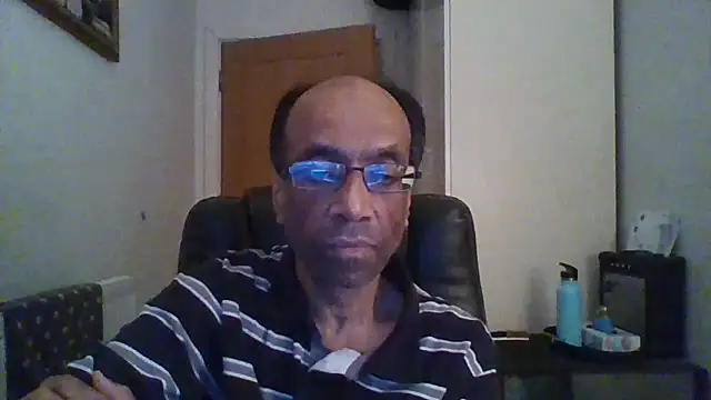 Snapshot of rauncher1 chatting on 12/01/25, 10:59 rauncher1 online show from 12/01/25, 10:59