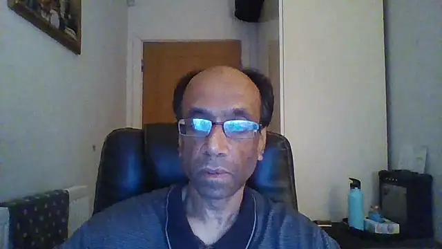 Snapshot of rauncher1 chatting on 12/17/25, 09:26 rauncher1 online show from 12/17/25, 09:26