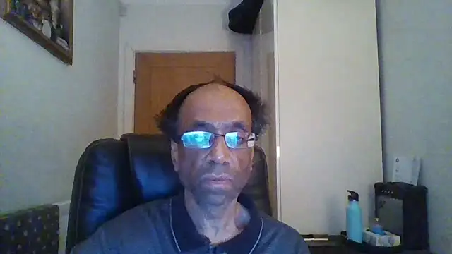 Snapshot of rauncher1 chatting on 12/22/25, 01:13 rauncher1 online show from 12/22/25, 01:13