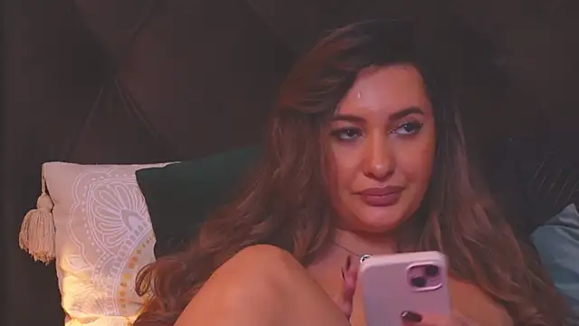 YaaraCollins online show from 01/07/25, 07:52