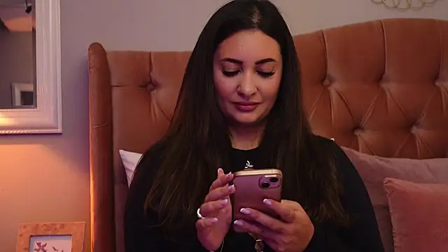 YaaraCollins online show from 10/18/25, 07:03