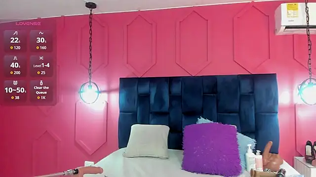 chantall1375 online show from 11/25/25, 11:21