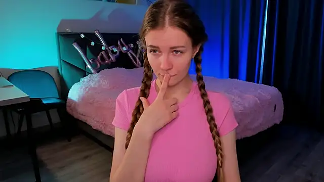 SweetMilkis online show from 02/04/25, 09:07