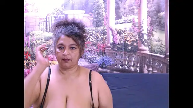 Snapshot of indianstar75 chatting on 02/25/25, 04:10 indianstar75 online show from 02/25/25, 04:10