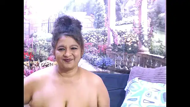 Snapshot of indianstar75 chatting on 03/10/25, 04:49 indianstar75 online show from 03/10/25, 04:49
