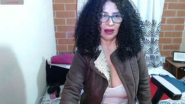 Snapshot of sophialxxx chatting on 02/15/25, 01:31 sophialxxx online show from 02/15/25, 01:31