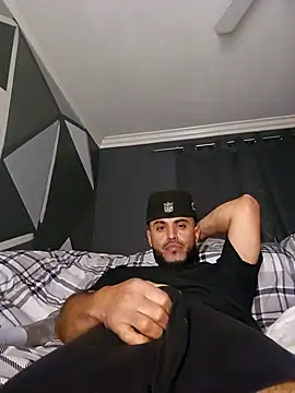 gardy8585 online show from 12/08/24, 02:09