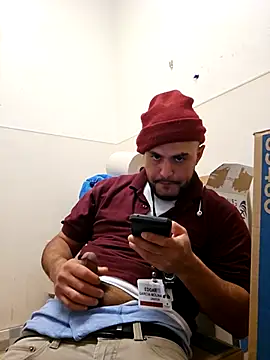 gardy8585 online show from 11/26/25, 01:45