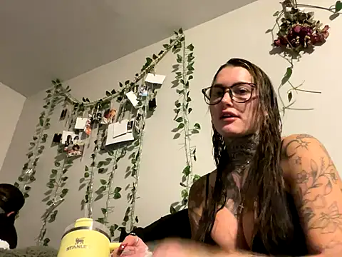 lexymarie online show from 11/18/25, 01:55