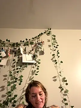 lexymarie online show from 11/25/25, 01:49