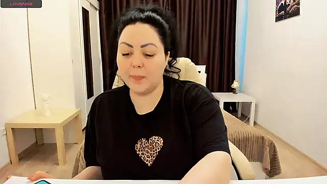 Nina Hopper online show from 01/31/25, 12:07