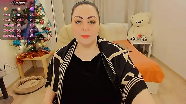 Nina Hopper online show from 12/17/25, 12:55