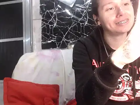 Snapshot of Venusluxodomme chatting on 06/07/26, 02:27 Venusluxodomme online show from 06/07/26, 02:27