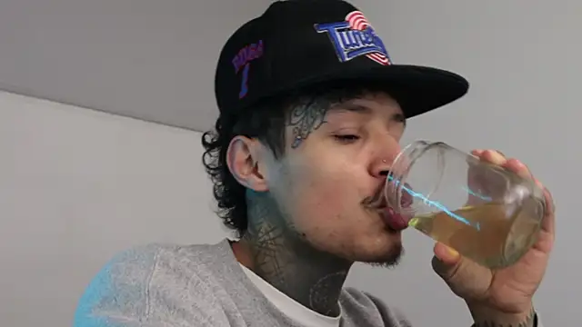 trieone online show from 02/08/25, 04:57