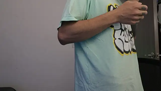 Snapshot of trieone chatting on 01/18/26, 03:27 trieone online show from 01/18/26, 03:27