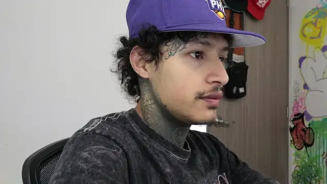 Snapshot of trieone chatting on 02/10/26, 01:15 trieone online show from 02/10/26, 01:15