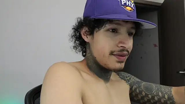 Snapshot of trieone chatting on 02/11/26, 01:21 trieone online show from 02/11/26, 01:21