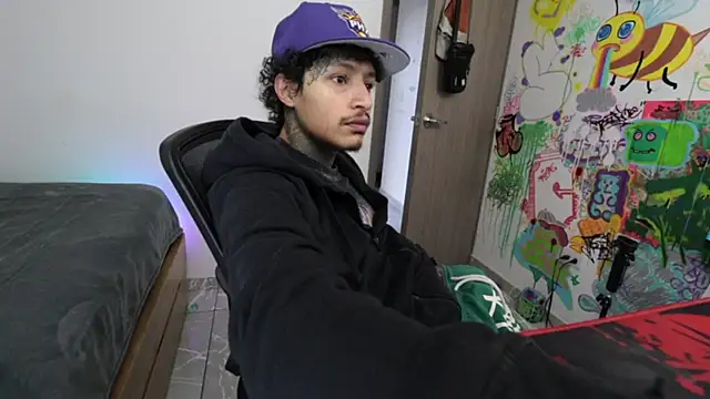 Snapshot of trieone chatting on 02/13/26, 01:51 trieone online show from 02/13/26, 01:51