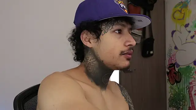 Snapshot of trieone chatting on 02/15/26, 02:14 trieone online show from 02/15/26, 02:14