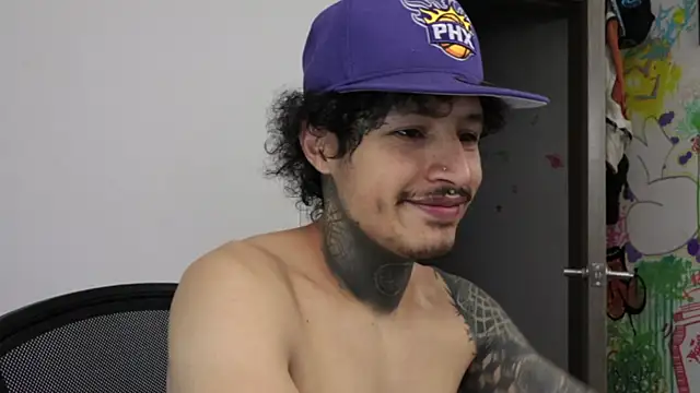 Snapshot of trieone chatting on 02/18/26, 01:45 trieone online show from 02/18/26, 01:45