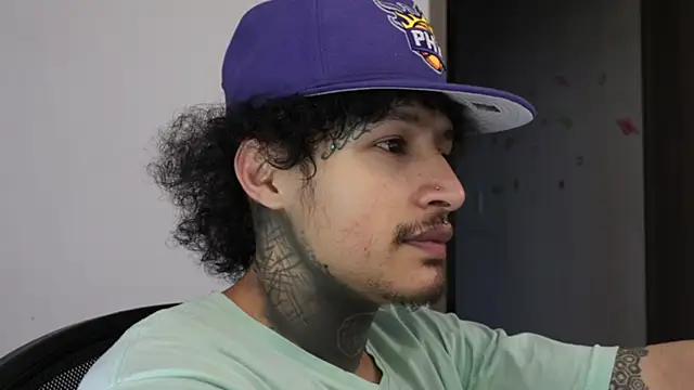 Snapshot of trieone chatting on 02/22/26, 11:03 trieone online show from 02/22/26, 11:03