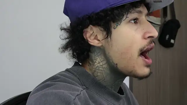 Snapshot of trieone chatting on 02/25/26, 01:43 trieone online show from 02/25/26, 01:43