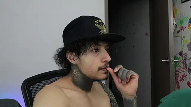 Snapshot of trieone chatting on 02/26/26, 01:48 trieone online show from 02/26/26, 01:48