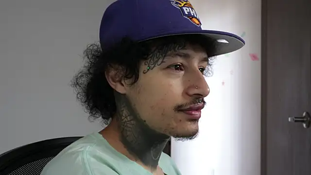 trieone online show from 03/26/26, 02:11