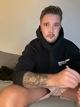 Snapshot of TwopartCuisine chatting on 11/25/25, 06:30 TwopartCuisine online show from 11/25/25, 06:30