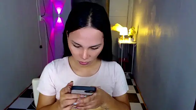 Snapshot of urnaughtydolly69 chatting on 05/06/26, 11:37 urnaughtydolly69 online show from 05/06/26, 11:37