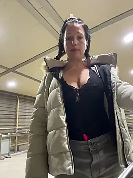 Viola Beck online show from 02/13/25, 02:56