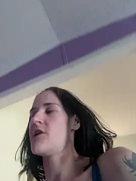 lolabunny9 online show from 11/29/25, 04:32