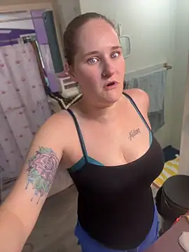 lolabunny9 online show from 06/28/26, 03:29