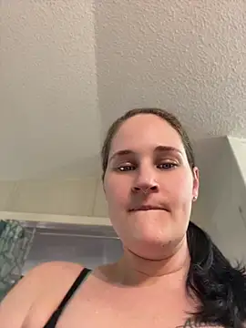 lolabunny9 online show from 08/01/26, 03:44