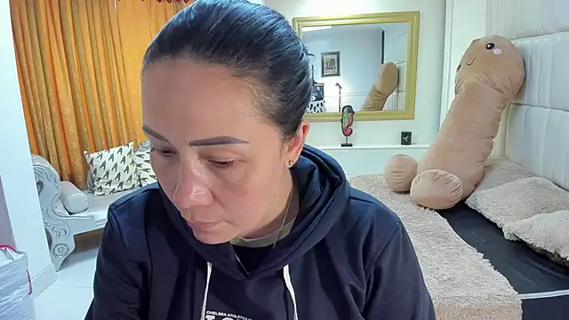 gaby trent online show from 11/24/25, 02:50