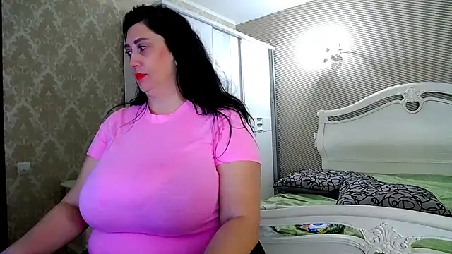 Evelyn Shy online show from 10/26/25, 02:23