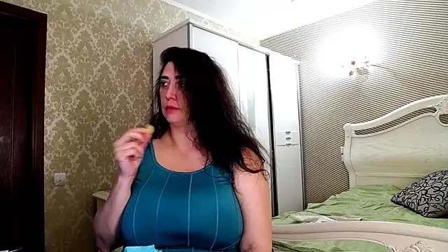 Evelyn Shy online show from 03/31/26, 08:48