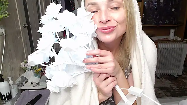 Mika Passion online show from 10/04/25, 10:08