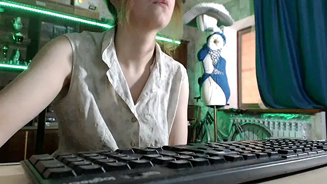 Snapshot of pa1e_pr1ncess chatting on 05/02/26, 06:40 pa1e pr1ncess online show from 05/02/26, 06:40