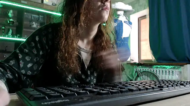 Snapshot of pa1e_pr1ncess chatting on 05/03/26, 06:08 pa1e pr1ncess online show from 05/03/26, 06:08