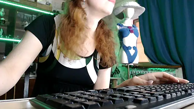 Snapshot of pa1e_pr1ncess chatting on 05/08/26, 07:03 pa1e pr1ncess online show from 05/08/26, 07:03