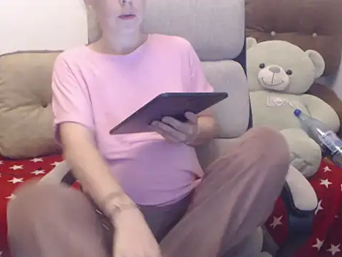 Snapshot of Aliss_Hottie chatting on 10/09/25, 08:45 Aliss Hottie online show from 10/09/25, 08:45