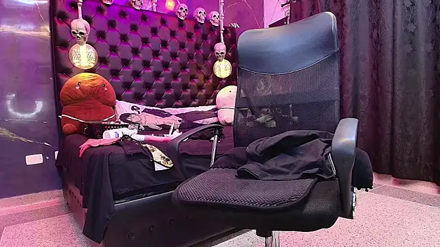 AlexHoe  online show from 02/21/25, 01:11