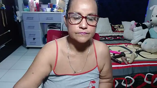 Snapshot of pervert_mommy_ chatting on 06/07/26, 01:15 pervert mommy online show from 06/07/26, 01:15