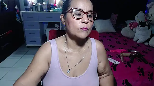 Snapshot of pervert_mommy_ chatting on 07/15/26, 09:25 pervert mommy online show from 07/15/26, 09:25