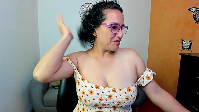 Snapshot of scarlet_wet chatting on 04/30/26, 11:31 scarlet wet online show from 04/30/26, 11:31