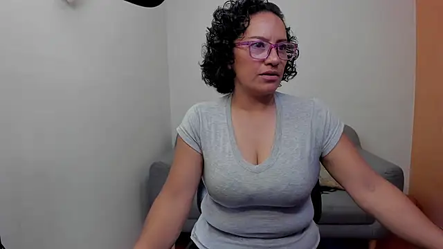 Snapshot of scarlet_wet chatting on 06/03/26, 11:32 scarlet wet online show from 06/03/26, 11:32