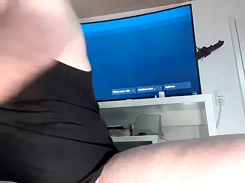 Snapshot of AquaMenn chatting on 09/18/25, 04:47 AquaMenn online show from 09/18/25, 04:47