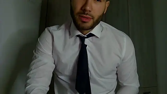 Snapshot of Justynn1 chatting on 12/13/25, 11:54 Justynn1 online show from 12/13/25, 11:54