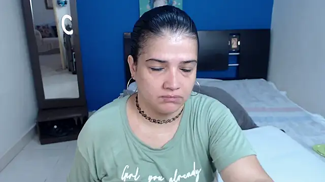 Snapshot of GlendaStarx chatting on 05/26/26, 02:35 GlendaStarx online show from 05/26/26, 02:35